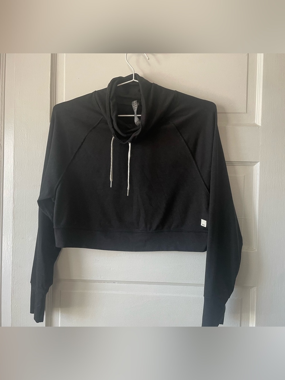 Vuori Halo Black Cropped Funnel Neck Pullover